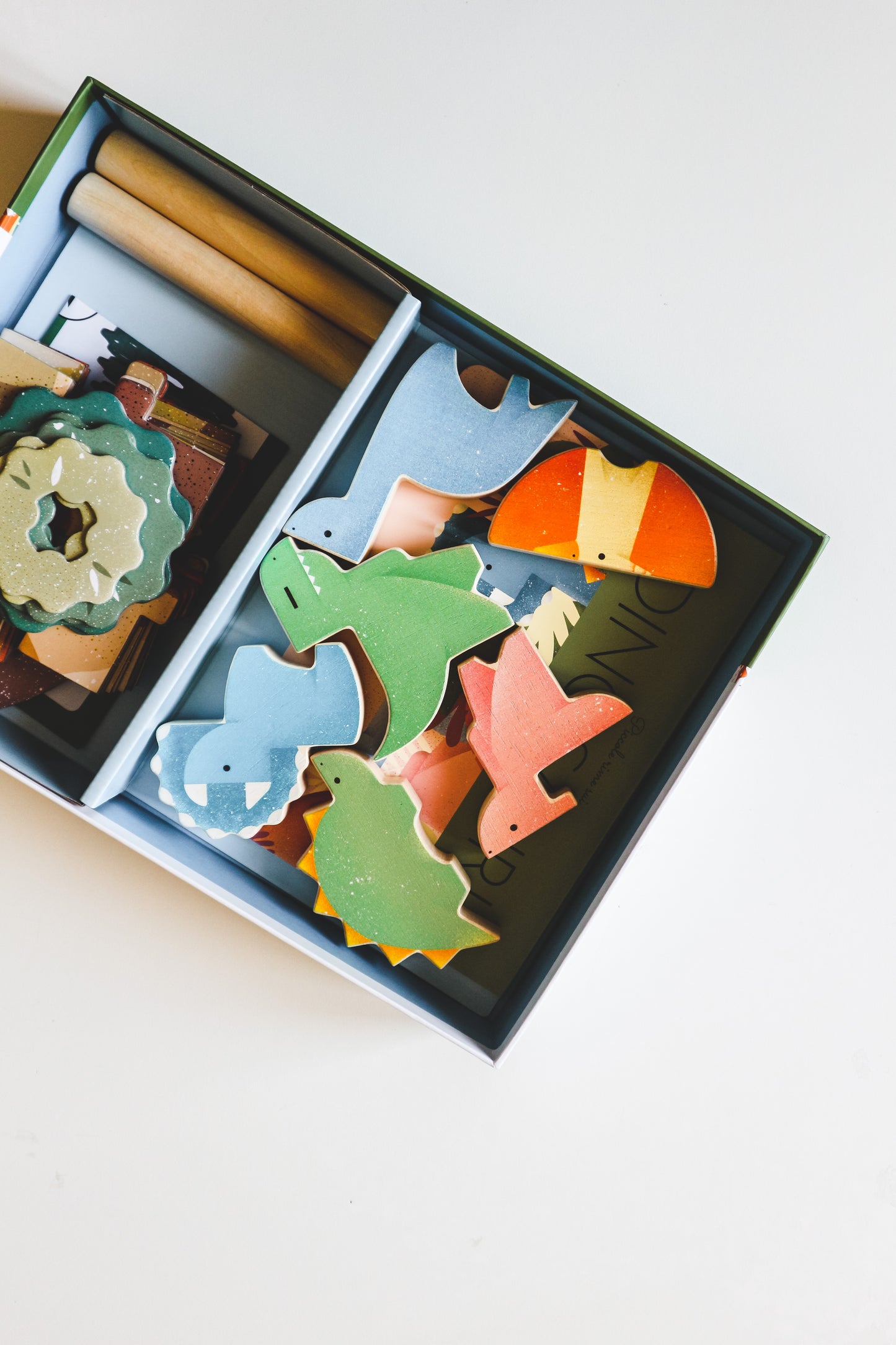 Sassi - Puzzle, Book and Wooden Dinosaurs